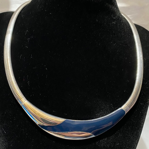 Vintage Y2K Silver Tone Serpentine Collar Omega Necklace Blue Enamel Panel - Picture 3 of 13